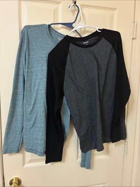 2 for $8!  Old Navy Long Sleeve Raglan Tee - Black & Heather Blue